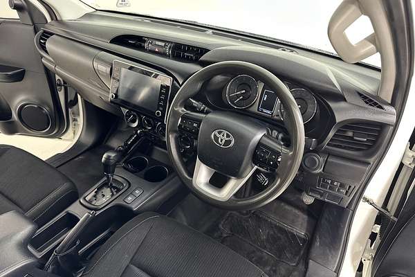 2020 Toyota HILUX SR (4x4) GUN126R FACELIFT 4X4