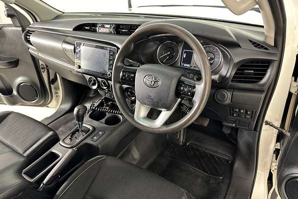 2020 Toyota HILUX SR (4x4) GUN126R FACELIFT 4X4