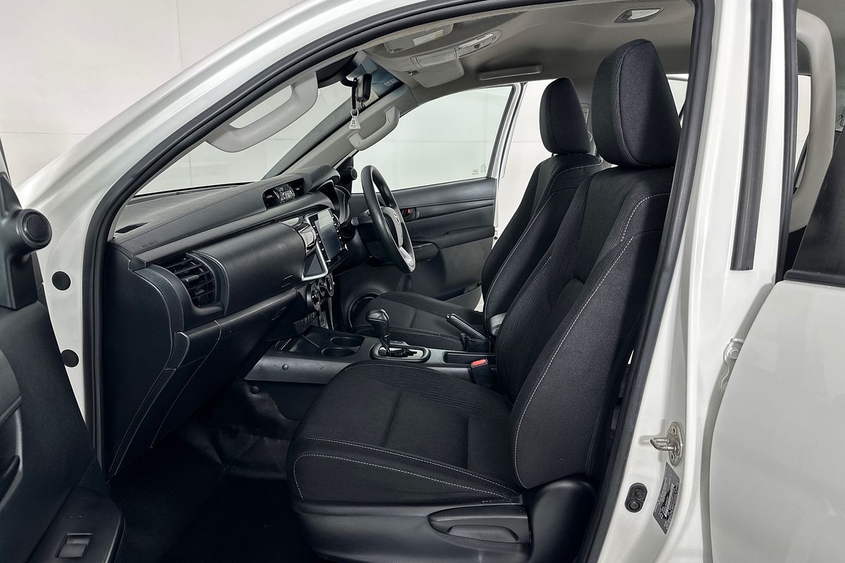 2020 Toyota HILUX SR (4x4) GUN126R FACELIFT 4X4
