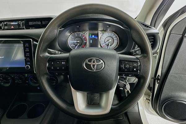2020 Toyota HILUX SR (4x4) GUN126R FACELIFT 4X4