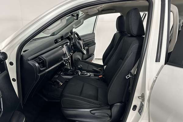 2020 Toyota HILUX SR (4x4) GUN126R FACELIFT 4X4