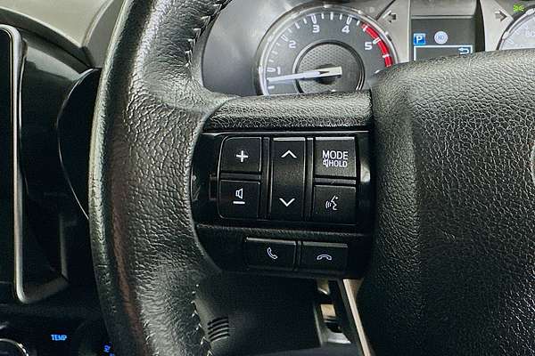 2020 Toyota HILUX SR5 (4x4) GUN126R FACELIFT 4X4