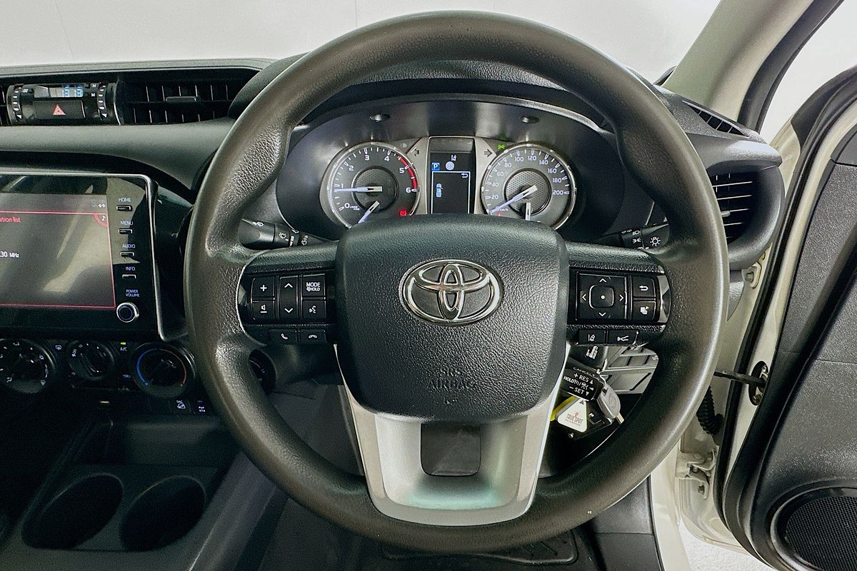 2020 Toyota HILUX SR (4x4) GUN126R FACELIFT 4X4
