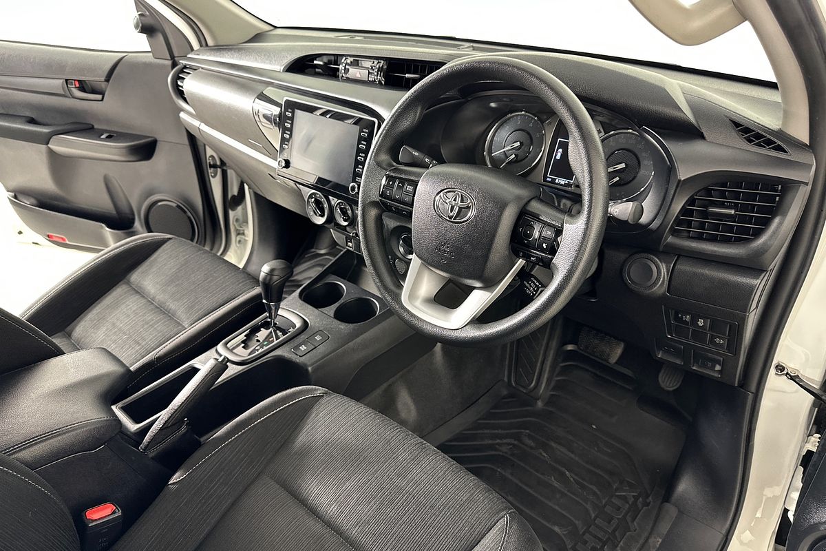 2020 Toyota HILUX SR (4x4) GUN126R FACELIFT 4X4