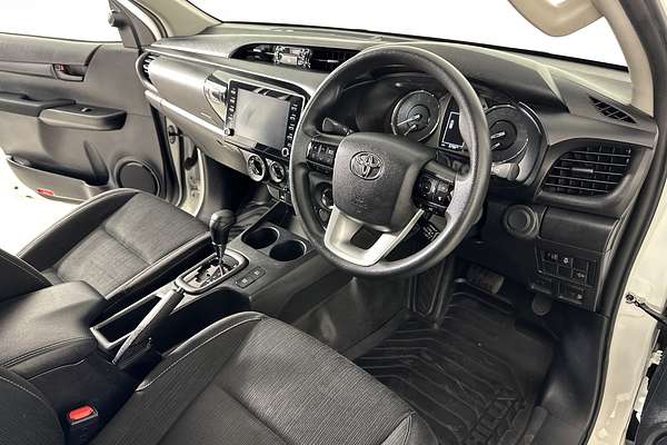 2020 Toyota HILUX SR (4x4) GUN126R FACELIFT 4X4