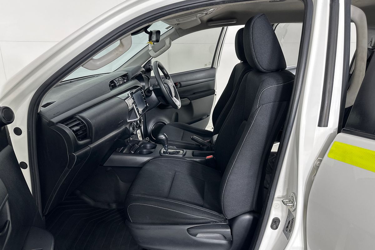 2021 Toyota HILUX SR (4x4) GUN126R FACELIFT 4X4