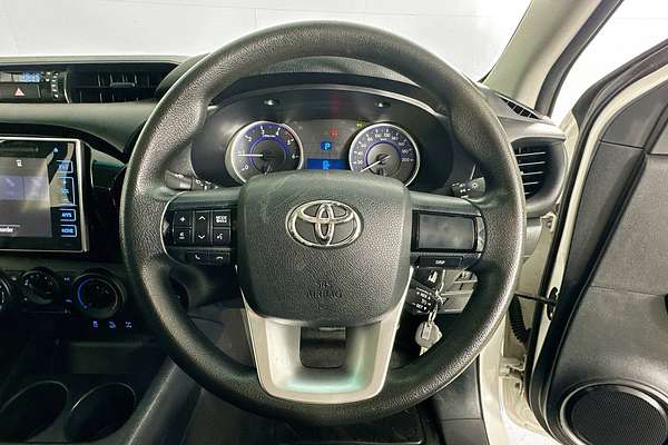 2017 Toyota HILUX SR (4x4) GUN126R 4X4