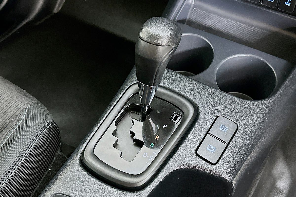 2017 Toyota HILUX SR (4x4) GUN126R 4X4