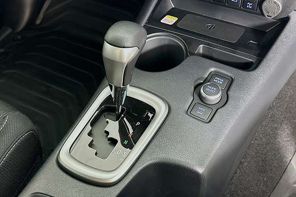 2025 Toyota HILUX SR5 48V (4x4) GUN126R RC 4X4