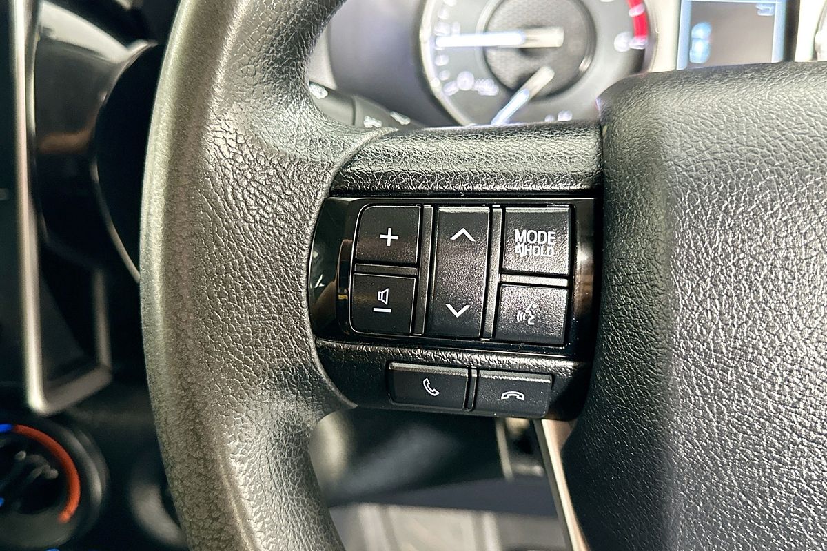 2020 Toyota HILUX SR (4x4) GUN126R FACELIFT 4X4