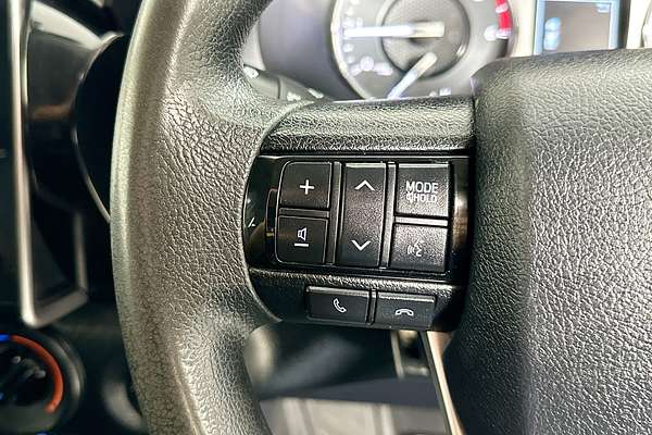2020 Toyota HILUX SR (4x4) GUN126R FACELIFT 4X4