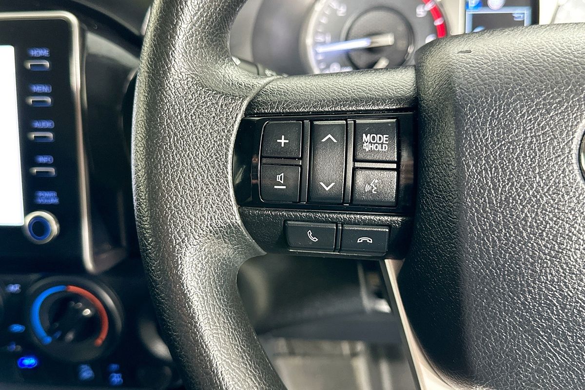 2020 Toyota HILUX SR (4x4) GUN126R FACELIFT 4X4