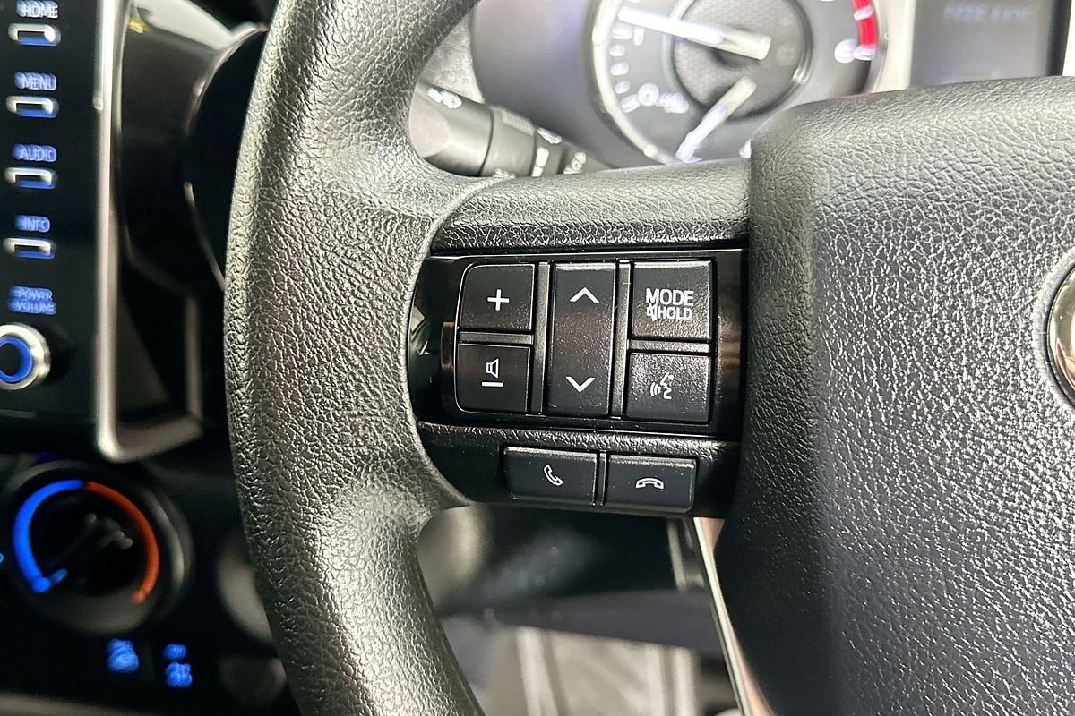 2020 Toyota HILUX SR (4x4) GUN126R FACELIFT 4X4