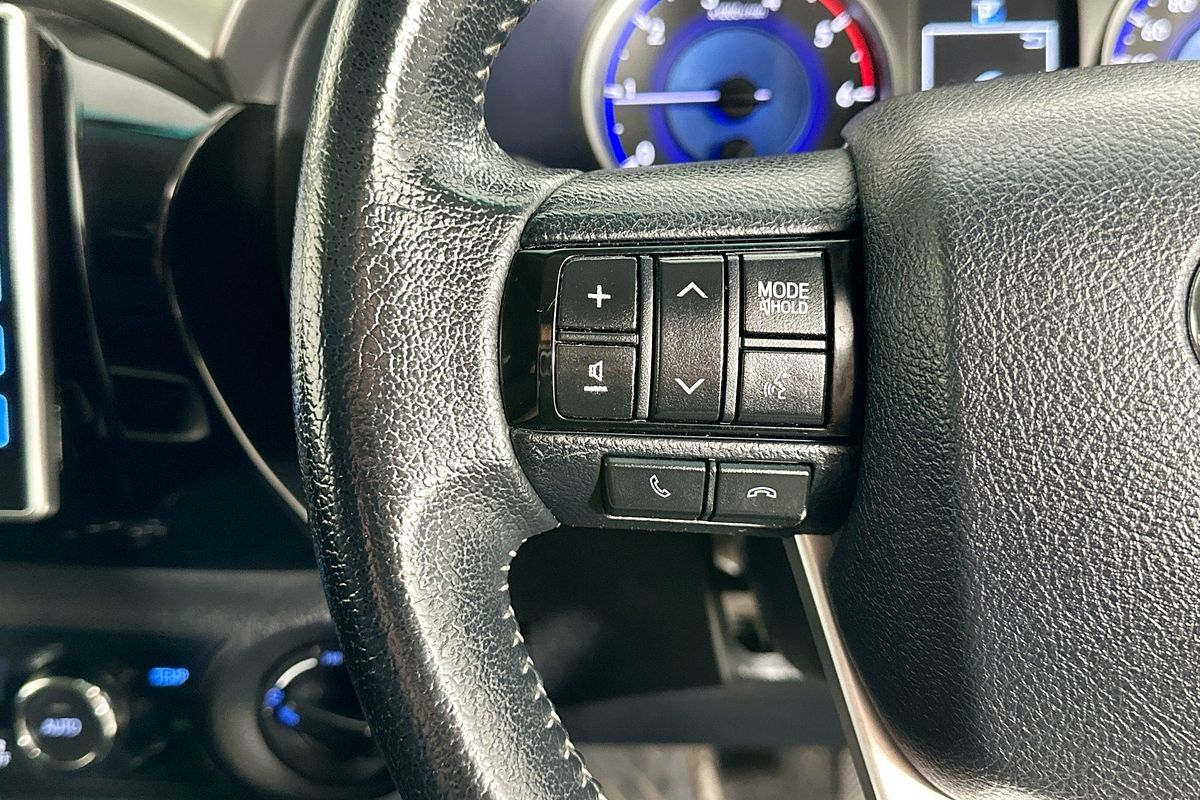2015 Toyota HILUX SR5 (4x4) GUN126R 4X4