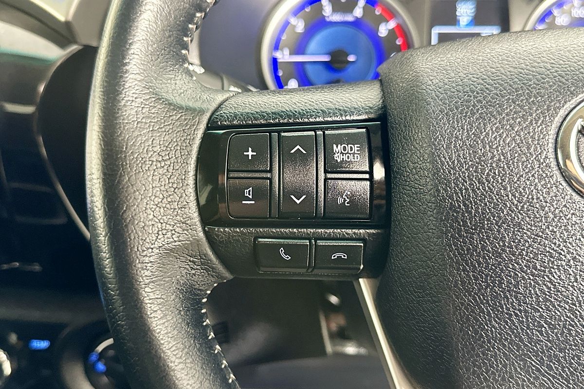 2017 Toyota HILUX SR5 (4x4) GUN126R 4X4