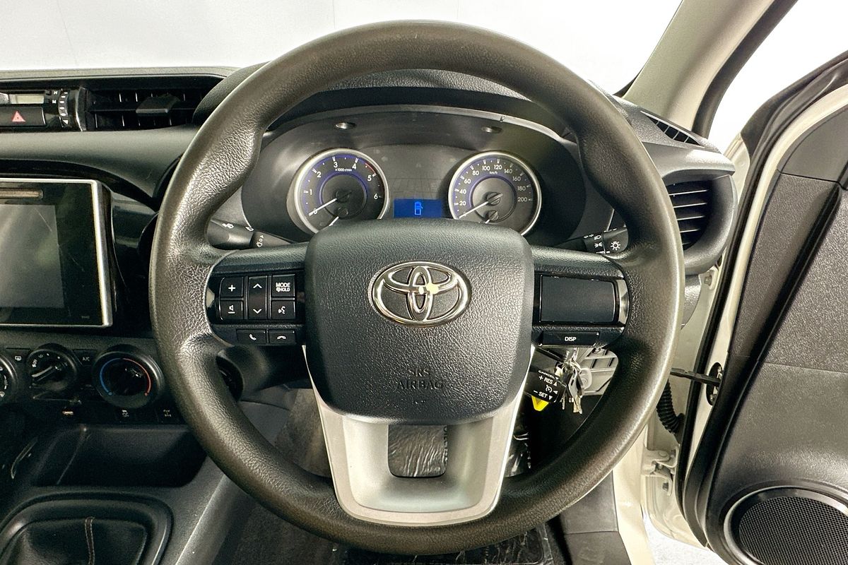 2017 Toyota HILUX SR (4x4) GUN126R 4X4
