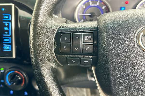 2017 Toyota HILUX SR (4x4) GUN126R 4X4