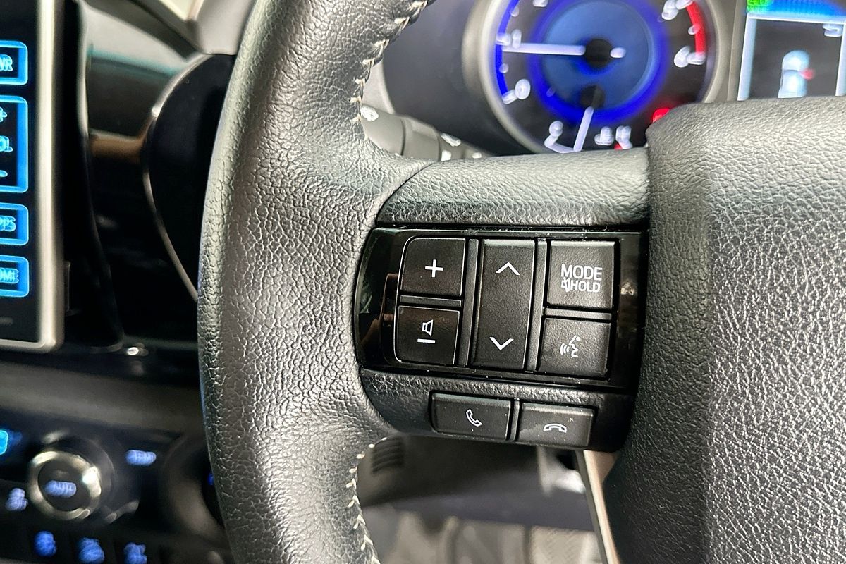 2017 Toyota HILUX SR5 (4x4) GUN126R 4X4