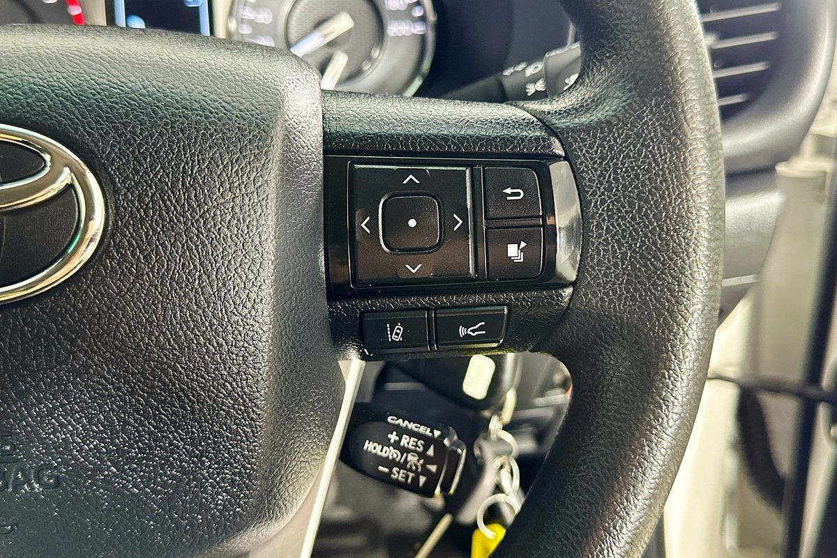 2020 Toyota Hilux SR (4x4) GUN126R FACELIFT 4X4