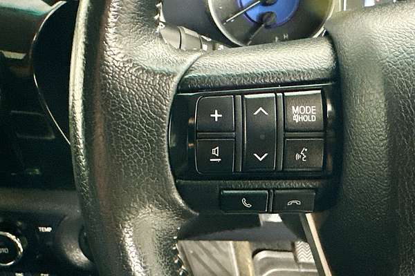 2017 Toyota HILUX SR5 (4x4) GUN126R 4X4