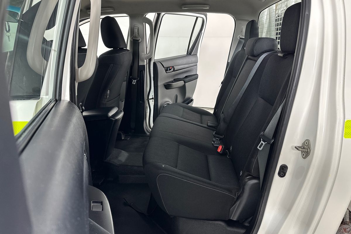 2021 Toyota HILUX SR (4x4) GUN126R FACELIFT 4X4