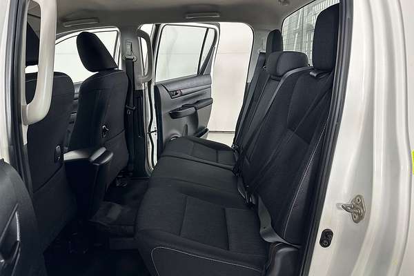 2021 Toyota HILUX SR (4x4) GUN126R FACELIFT 4X4