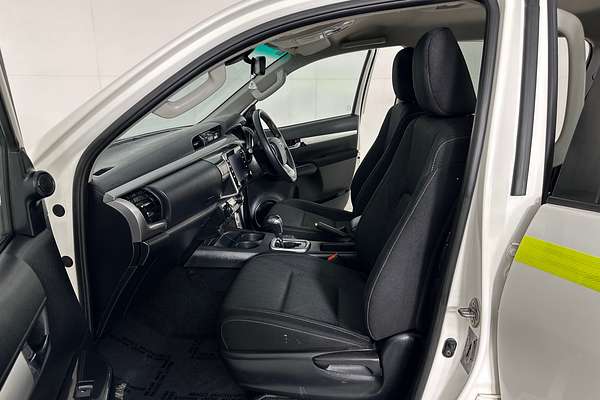 2021 Toyota HILUX SR5 (4x4) GUN126R FACELIFT 4X4
