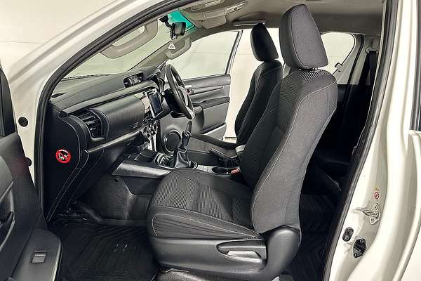 2018 Toyota Hilux SR GUN126R 4X4