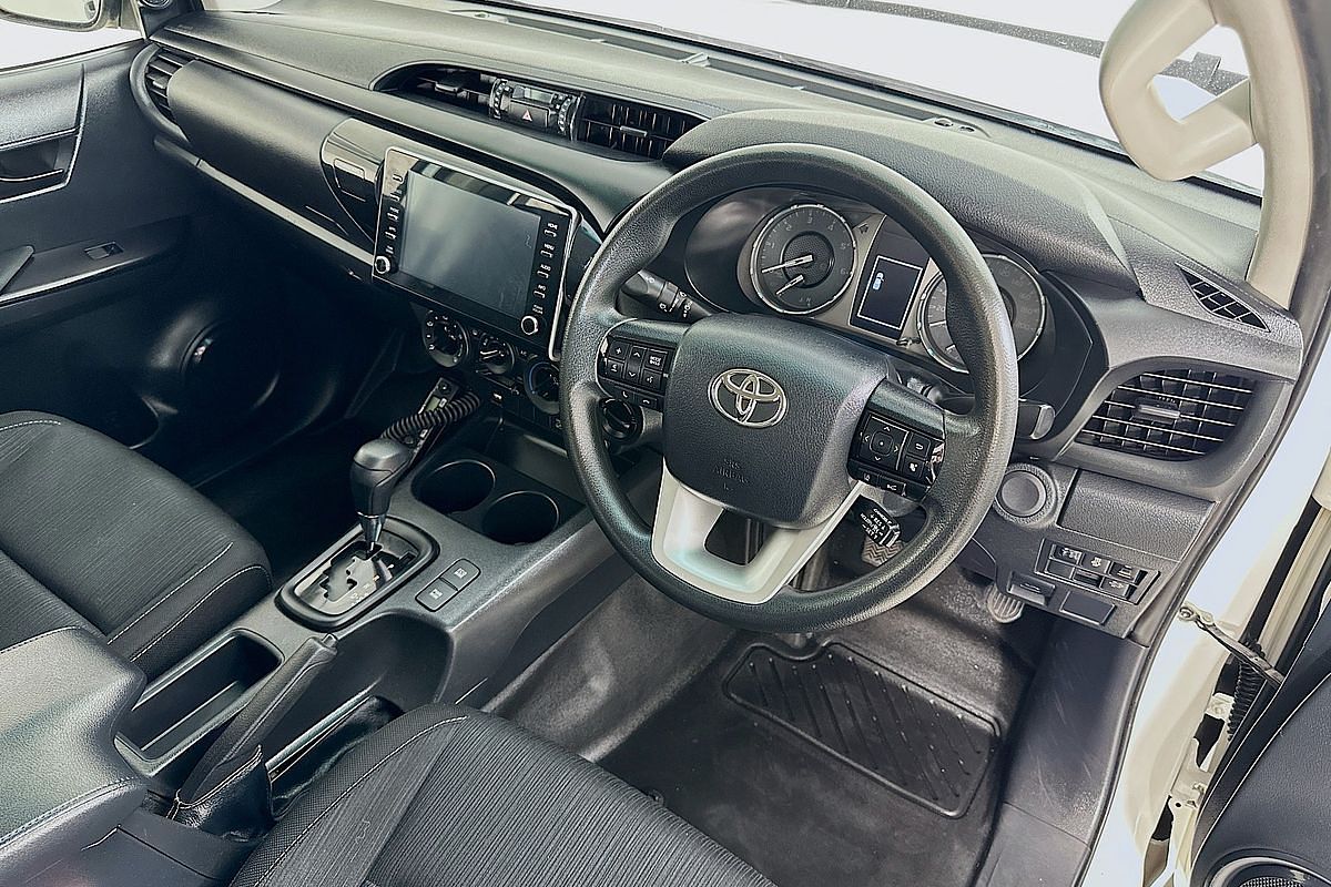 2021 Toyota HILUX SR (4x4) GUN126R FACELIFT 4X4