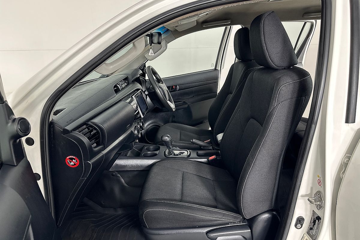 2019 Toyota HILUX SR (4x4) GUN126R MY19 4X4