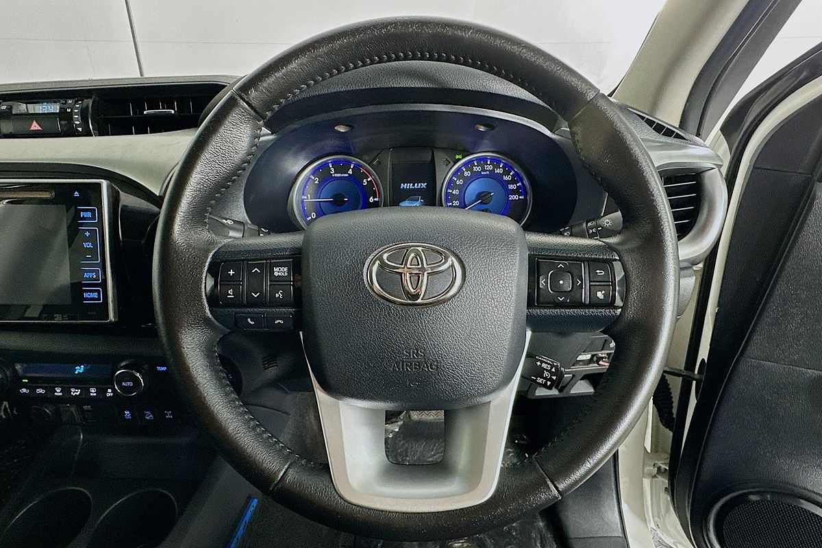 2016 Toyota HILUX SR5 (4x4) GUN126R 4X4