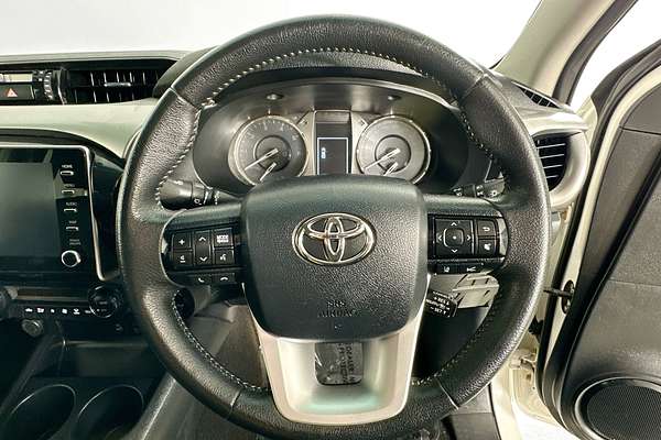 2021 Toyota HILUX SR5 (4x4) GUN126R FACELIFT 4X4