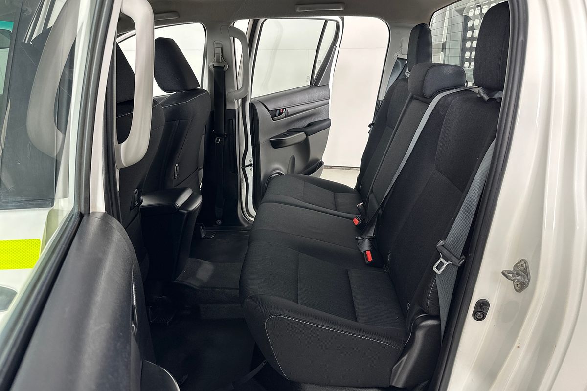 2020 Toyota HILUX SR (4x4) GUN126R FACELIFT 4X4