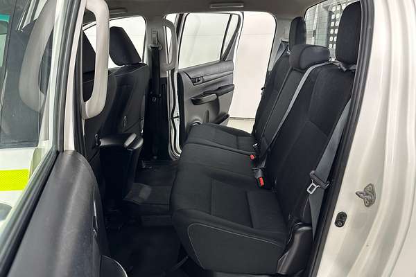2020 Toyota HILUX SR (4x4) GUN126R FACELIFT 4X4