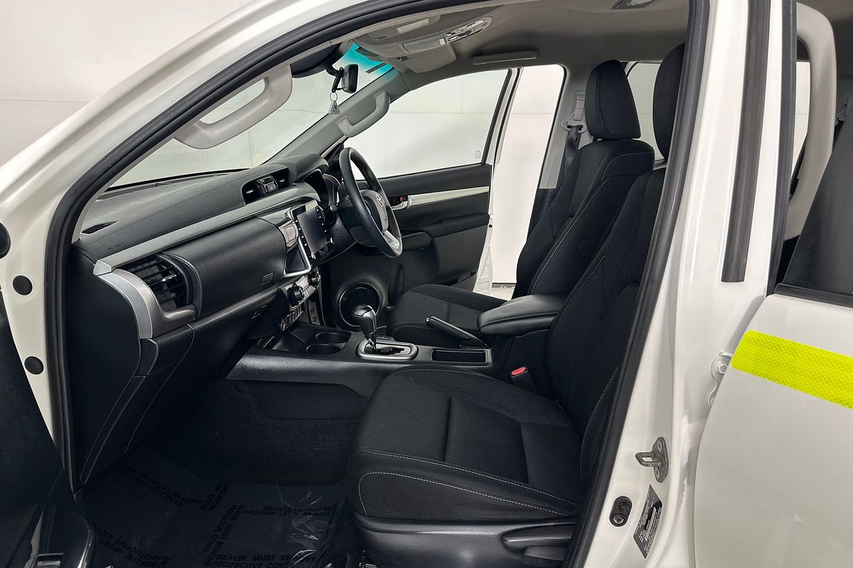 2021 Toyota HILUX SR5 (4x4) GUN126R FACELIFT 4X4