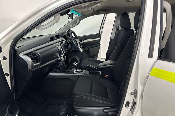2021 Toyota HILUX SR5 (4x4) GUN126R FACELIFT 4X4