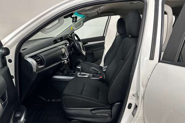 2020 Toyota HILUX SR5 GUN126R 4X4