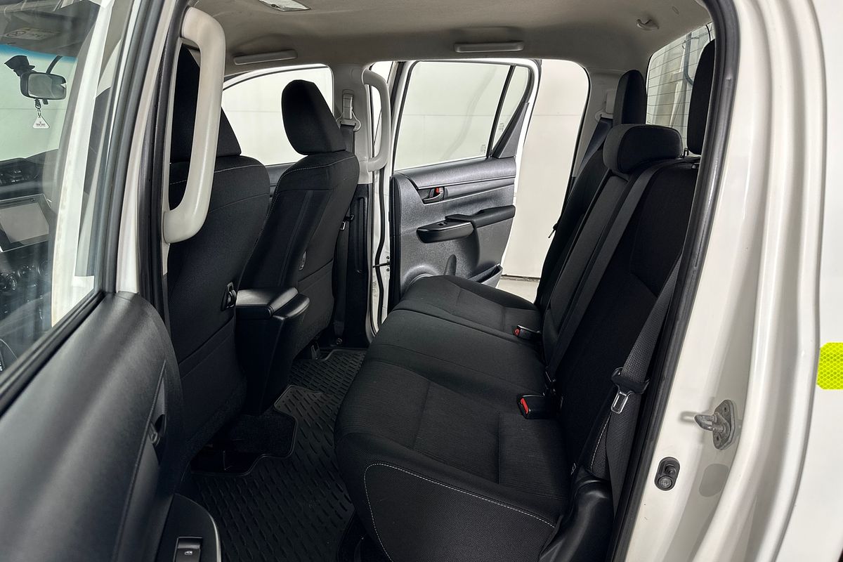 2016 Toyota HILUX SR (4x4) GUN126R 4X4