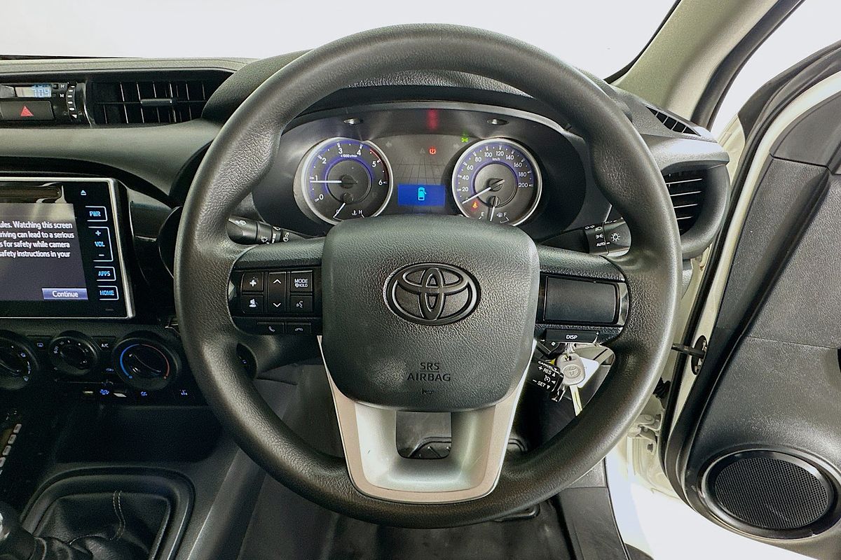 2017 Toyota HILUX SR (4x4) GUN126R 4X4
