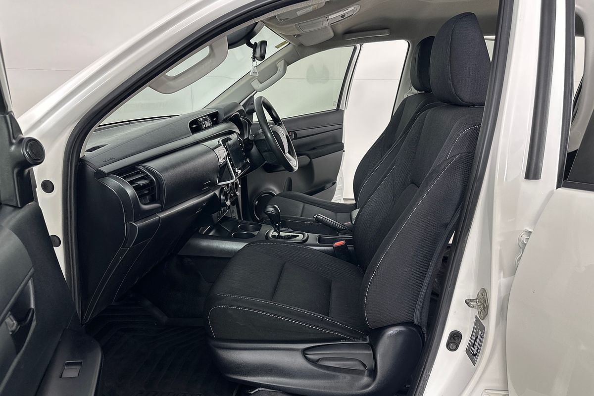 2021 Toyota HILUX SR (4x4) GUN126R 4X4