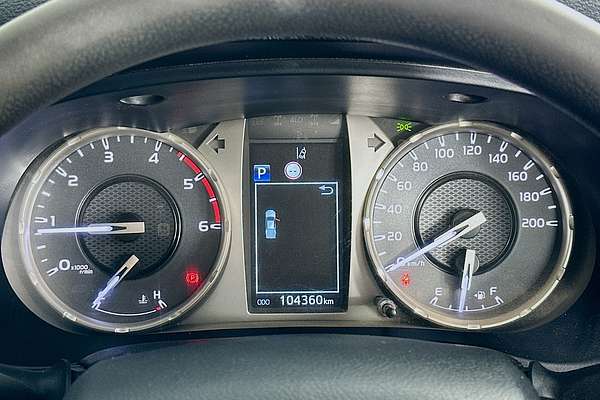 2020 Toyota HILUX SR (4x4) GUN126R FACELIFT 4X4