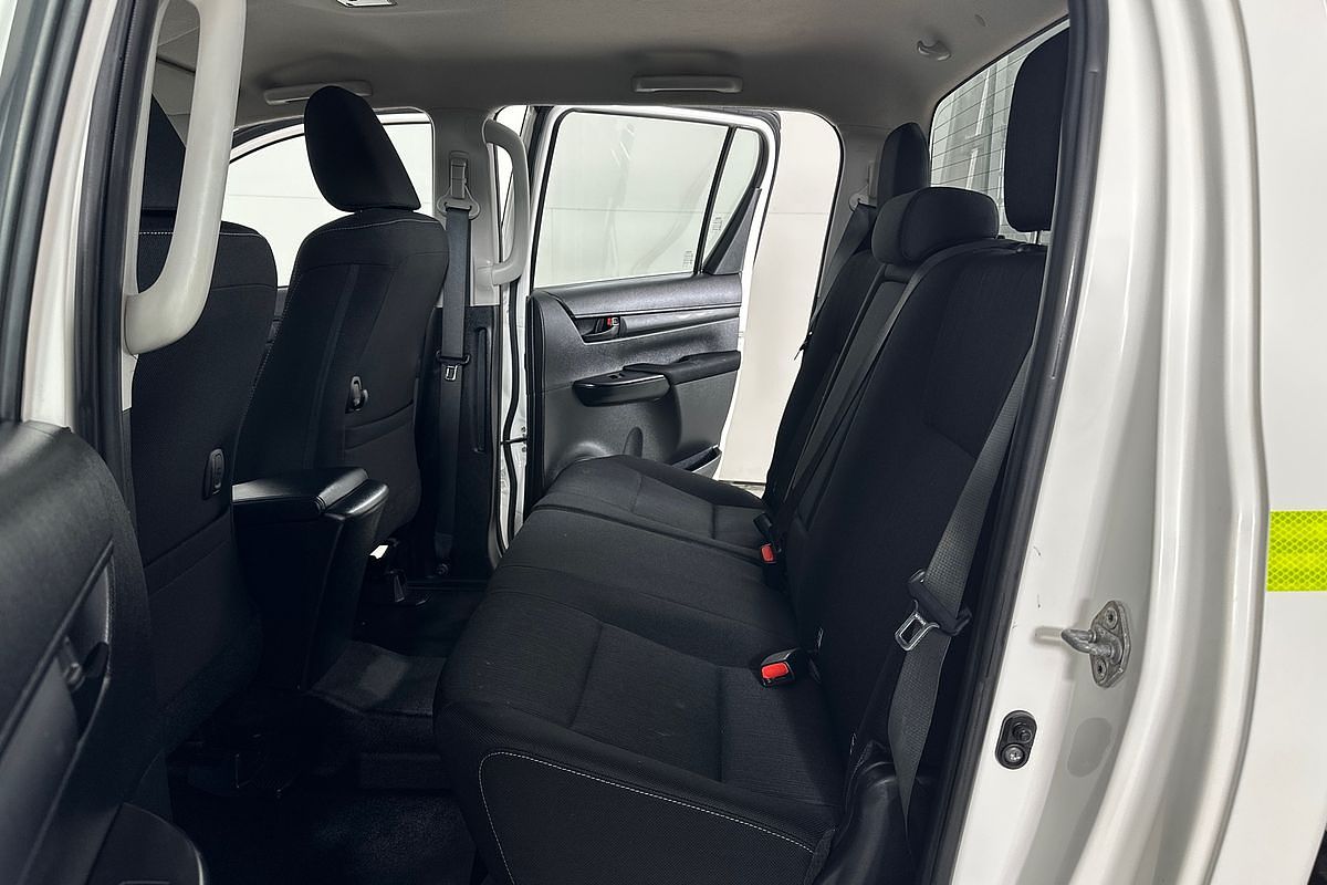 2020 Toyota HILUX SR (4x4) GUN126R FACELIFT 4X4