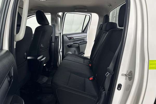 2020 Toyota HILUX SR (4x4) GUN126R FACELIFT 4X4