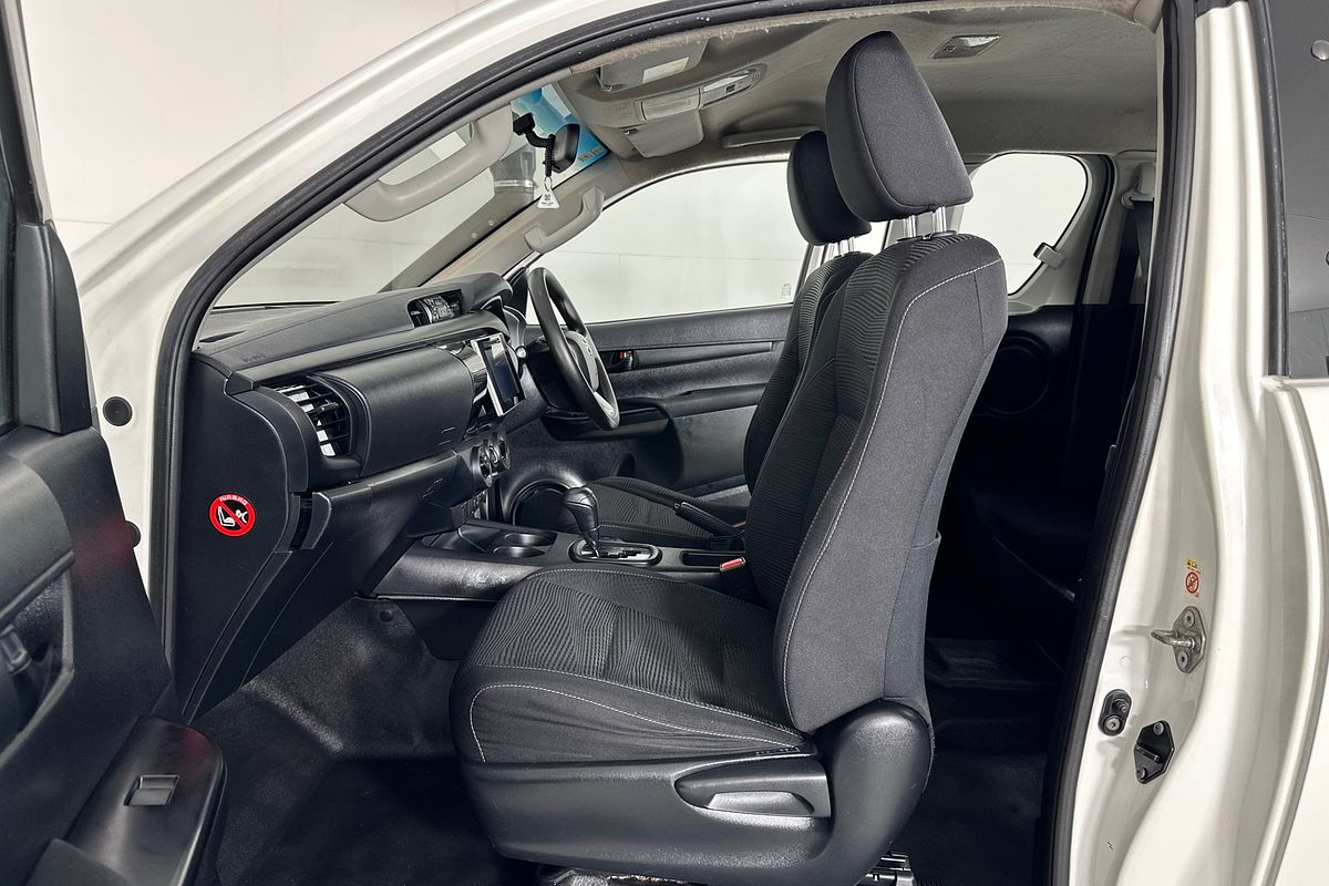 2018 Toyota HILUX SR (4x4) GUN126R MY19 4X4