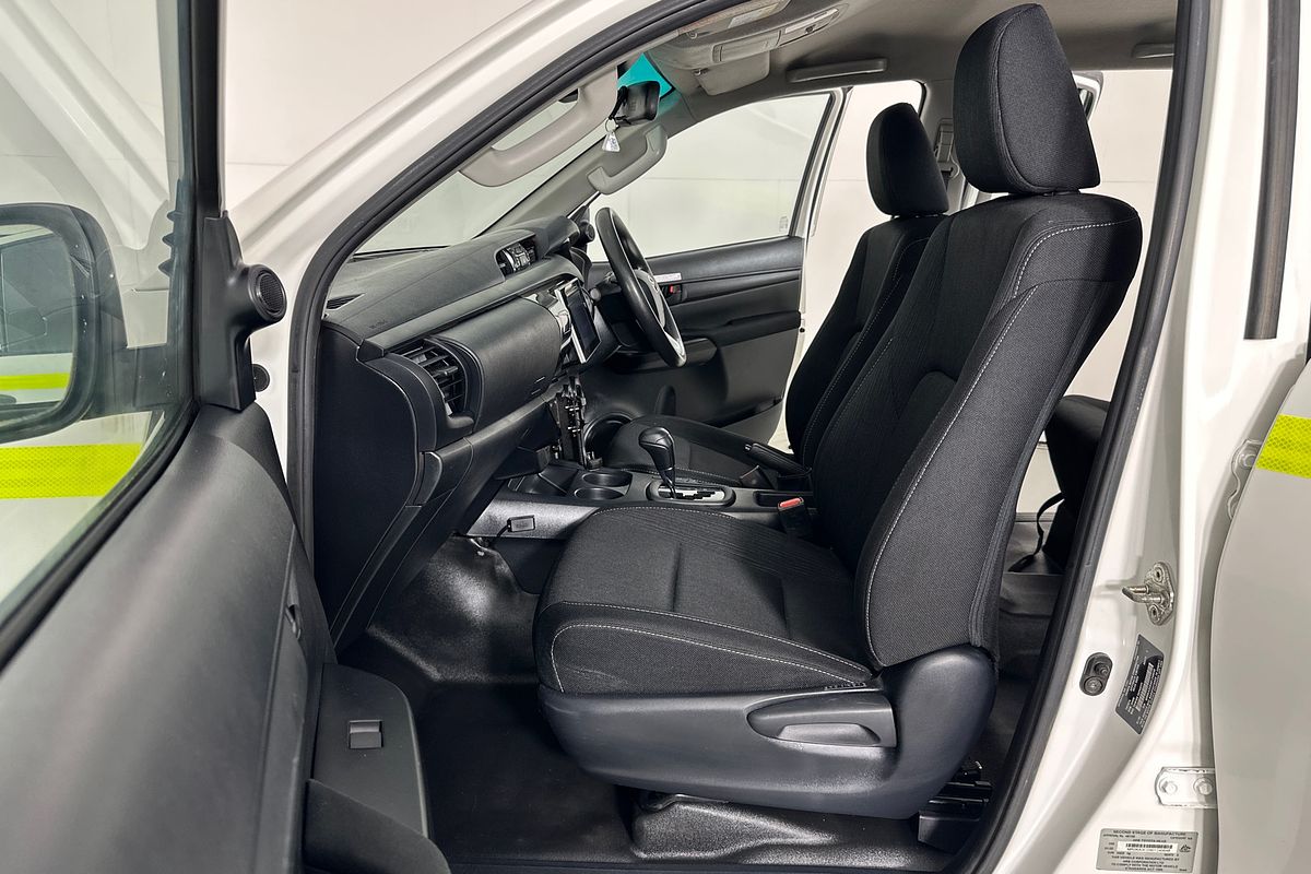 2020 Toyota HILUX SR (4x4) GUN126R MY19 UPGRADE 4X4
