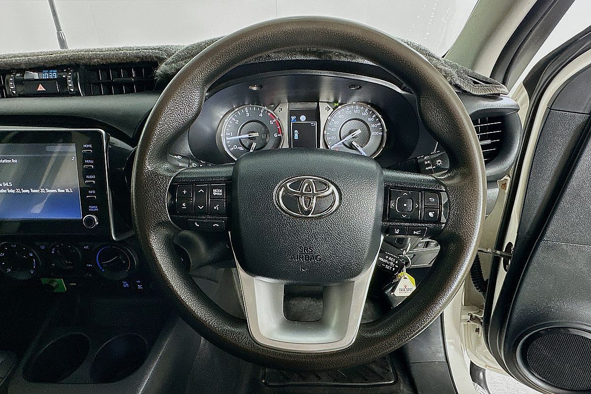 2021 Toyota HILUX SR (4x4) GUN126R FACELIFT 4X4