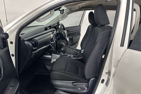 2021 Toyota HILUX SR (4x4) GUN126R FACELIFT 4X4