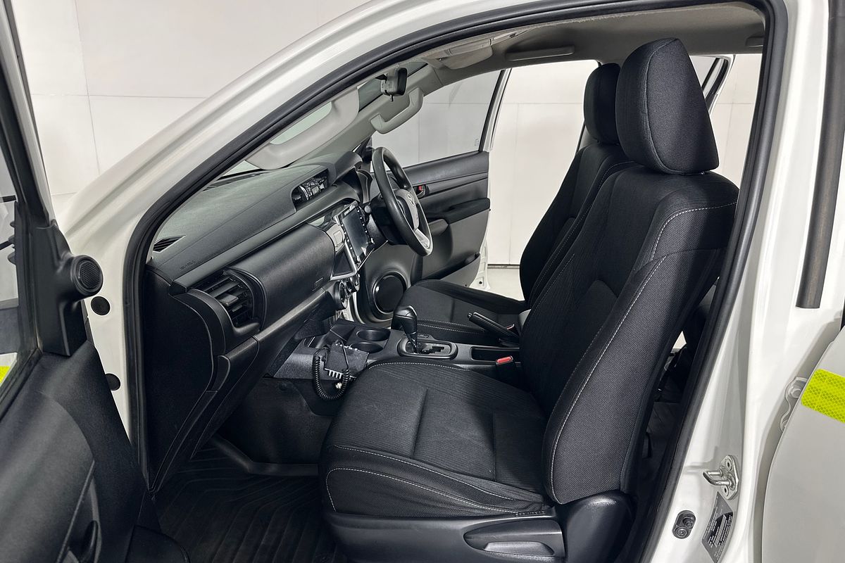 2021 Toyota HILUX SR (4x4) GUN126R FACELIFT 4X4