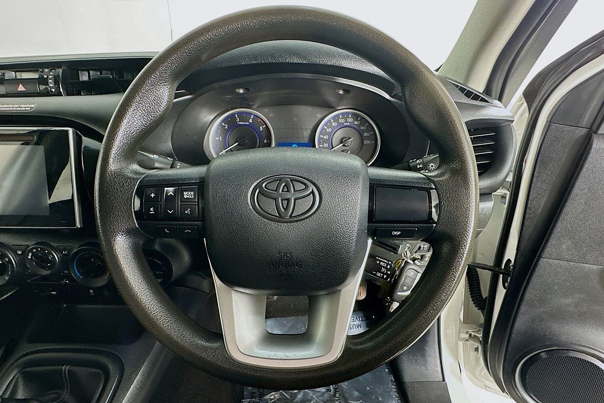 2017 Toyota HILUX SR (4x4) GUN126R 4X4