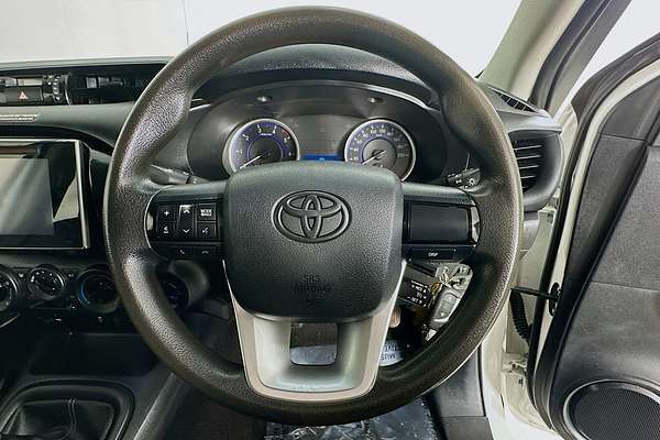 2017 Toyota HILUX SR (4x4) GUN126R 4X4